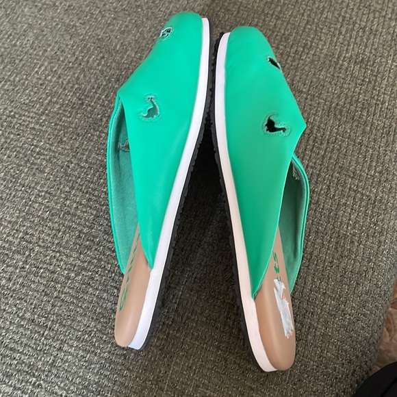 Critts green slippers (sz 10) - Picture 3 of 6